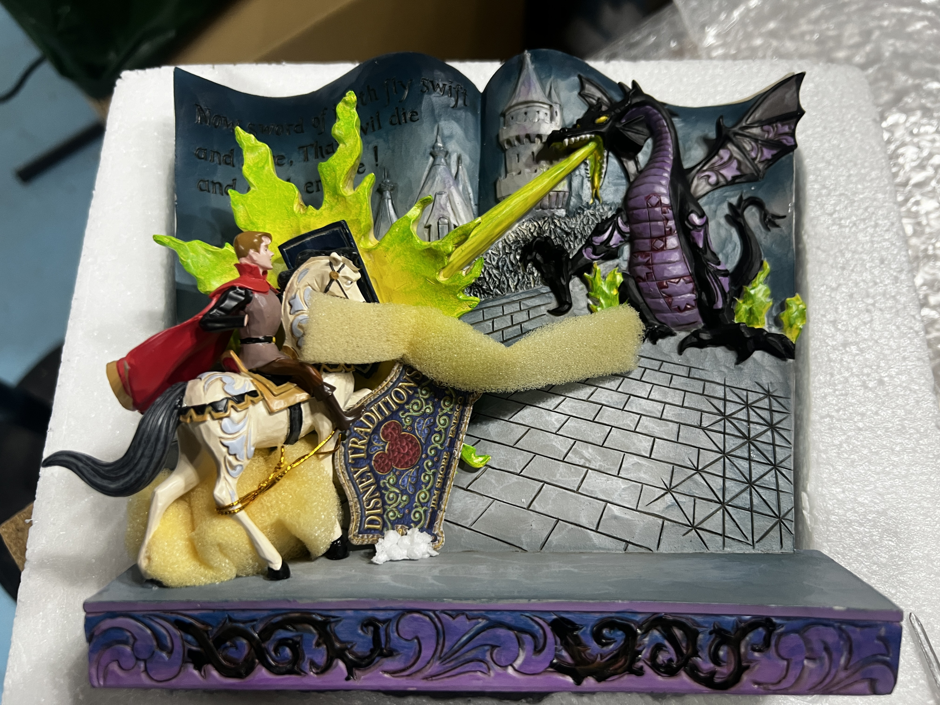 [DÉFAUT] STORYBOOK LE PRINCE PHILLIP ET LE DRAGON MALEFIQUE - DISNEY TRADITIONS